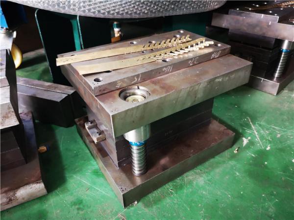 Imprensa dos dados de carimbo da chapa metálica para as peças de bronze de cobre do conector de N