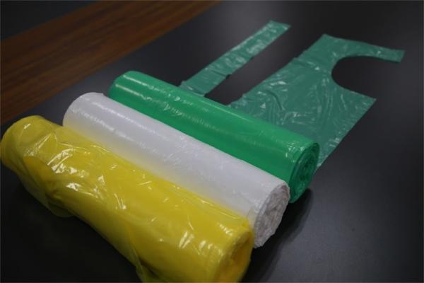 Disposable PE Aprons Plastic Aprons Flat Aprons Aprons On roll Aprons On Block Polyethylene Aprons