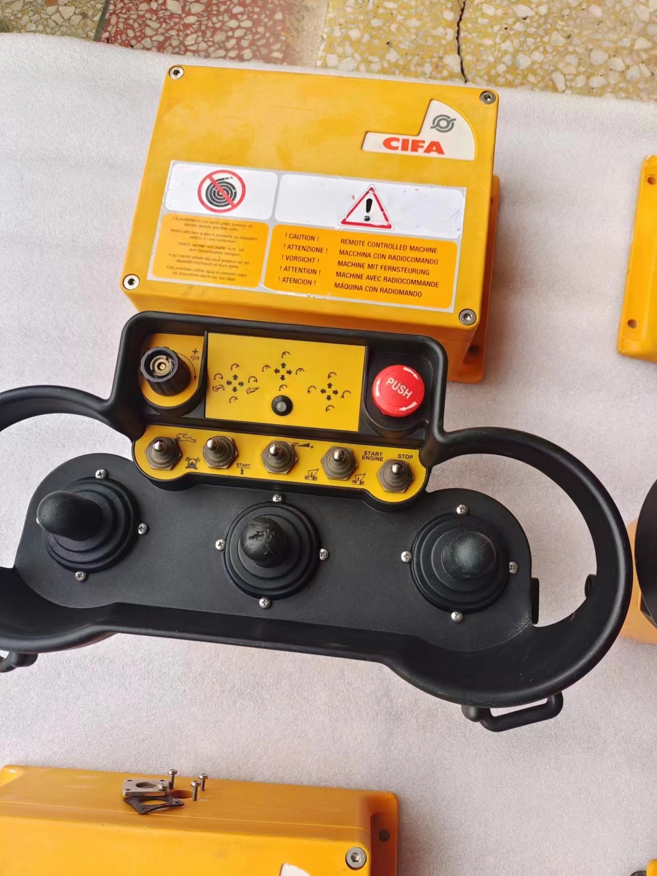 CIFA Original Used Remote Control Transmitter+Receiver for 5 Section Boom Pump Parts with 3 Months Warranty China Origin