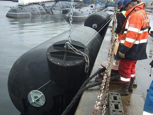 Custom Submarines Pneumatic Rubber Fenders 1500mm*700mm