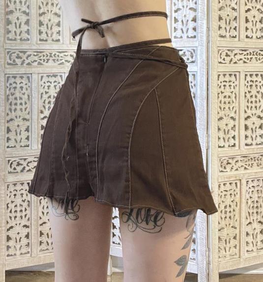 O Brown das mulheres dos fabricantes do fato do Oem ata acima do short largo magro do pé das saia-calças da sarja de Nimes