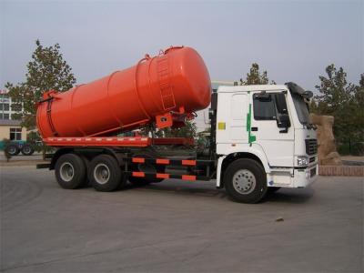 Caminhão da sução do vácuo de Sinotruk HOWO com o petroleiro jorrando do bocal 12m3 da tubulação do BARRIL da limpeza