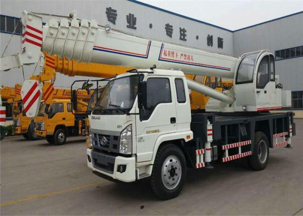 6 -8 Ton Hydraulic Truck Mounted Crane With 4 OutriggerTelescopic Boom 26M - 30M