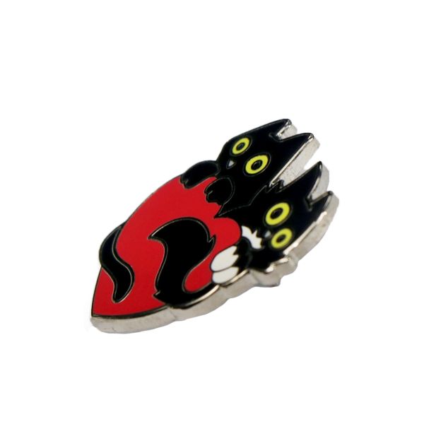 Black Cat Custom Metal Badge Hugging Heart Enamel Metal Badges