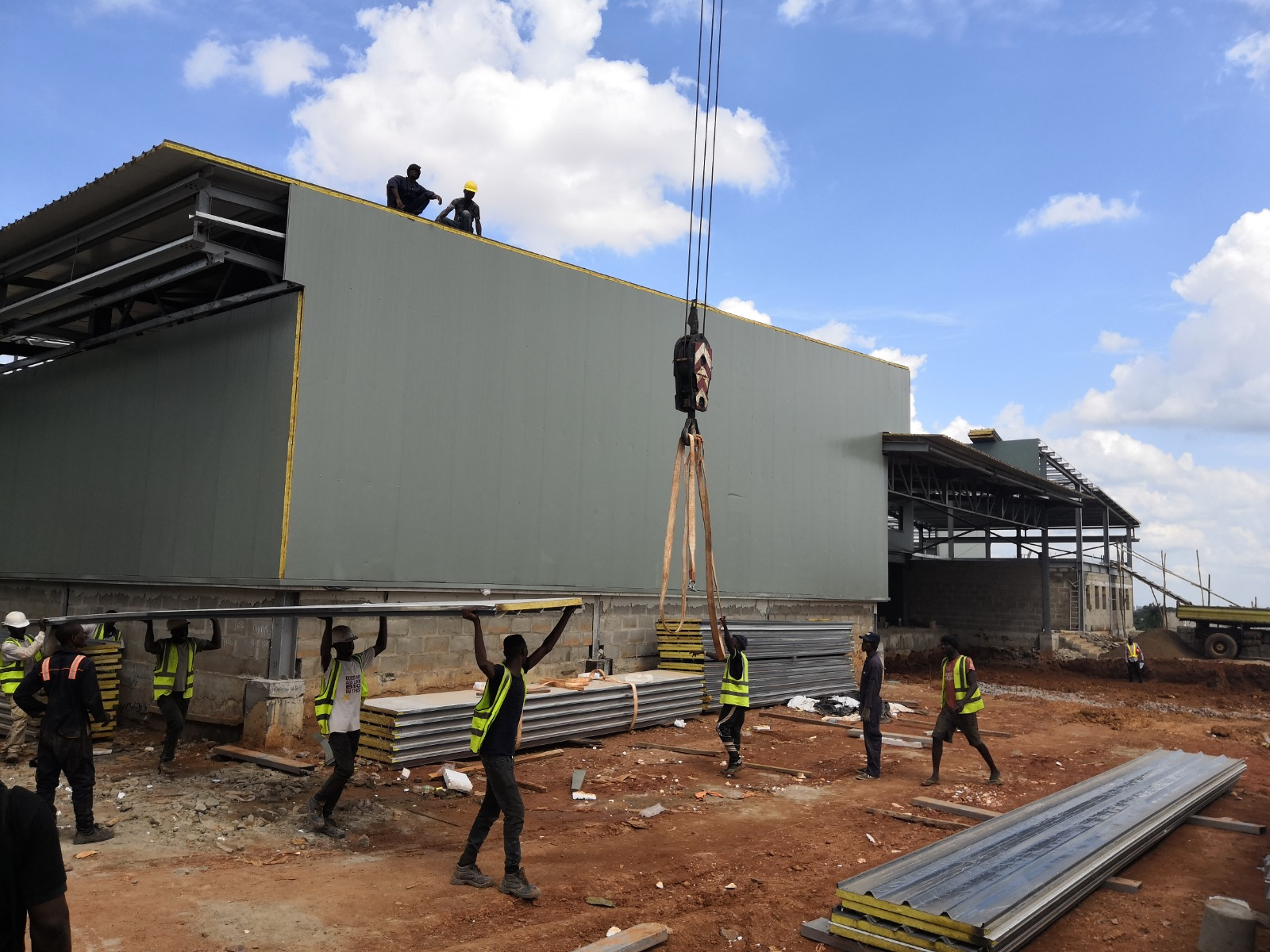 Prefab Steel Structure Building with 50 Years Lifespan Quick Installation and Corrosion Resistant Portal Frame