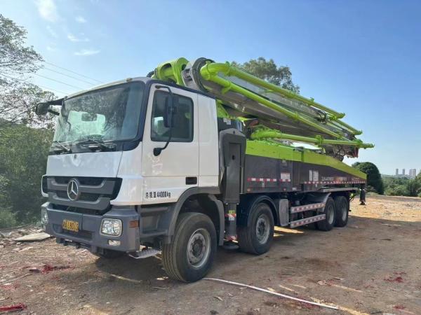 Placing boom pump Hopper Accessory Sheet Metal and System Check for Zoomlion 56m Concrete Pump Truck