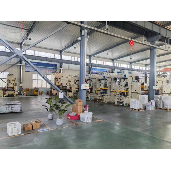 OEM Customized Size Zinc Plating Reusable Steel Crate Clips Metal Stamping Parts for Wooden Boxes