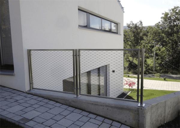 Hammock Welded Garden Fencing Wire Mesh Trapezoid Rhombus Shape For Stairs Railing Infill
