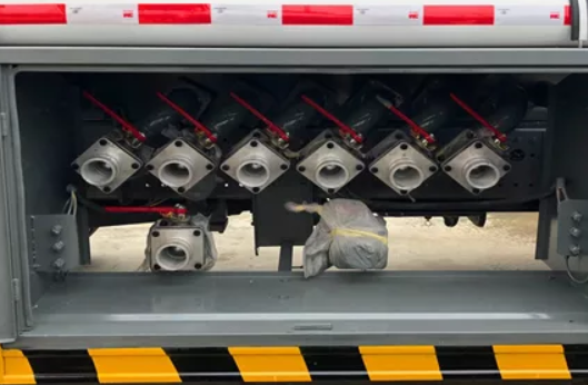 250000 Liter Petrol Diesel Bowser Fuel Tank Truck For Oil Transporting