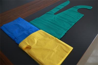 Food Grade Plastic Disposable Adult Aprons 690x1070mm Eco Friendly Non Toxic