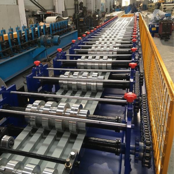 10m/最低Hのタイプ25場所のガセット版の金属の屋根ふき装置