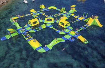 Prepare-se para uma aventura emocionante no nosso parque aquático inflável