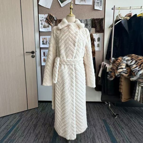 Women Faux Fur Coat Ecofriendly Fur Coat Sizes S44 To XL50 Support Customization Perfect For Winter Fashion