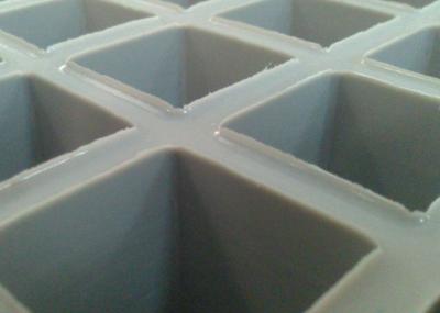 Assoalho plástico da malha quadrada que raspa o material cinzento da resistência de fogo da cor
