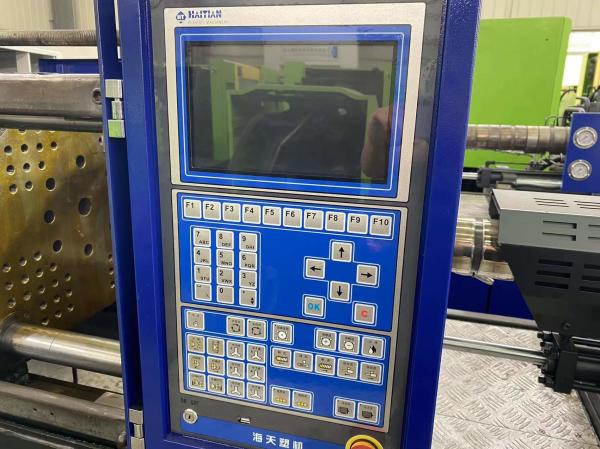 Second Hand 90 Ton Haitian Injection Moulding Machine Two Plate Locking For Plastic