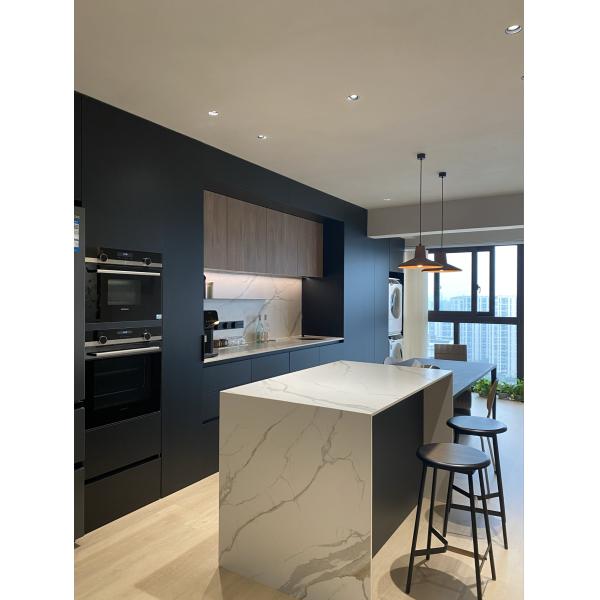 Mueble de cocina de teca de lujo con encimera y cajones en esquina