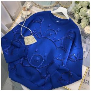 Camisa de pescoço feminino com gráfico de urso fofinho e impressão de brilho