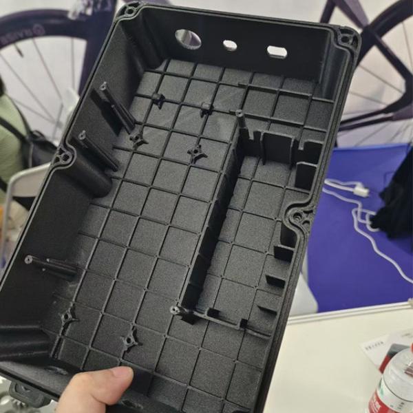 Механические большие металлические мотоциклы 3D-печать частей, которые вписываются вместе