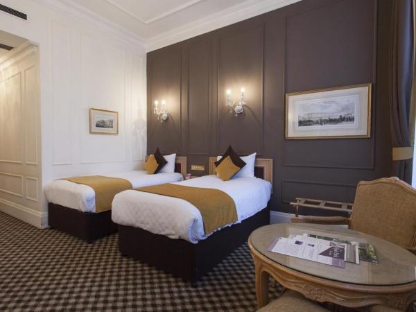 Negeri Sabah luxury star hotel bedroom furniture by wood casagood furniture and Upholstered chair with lesisure sofa