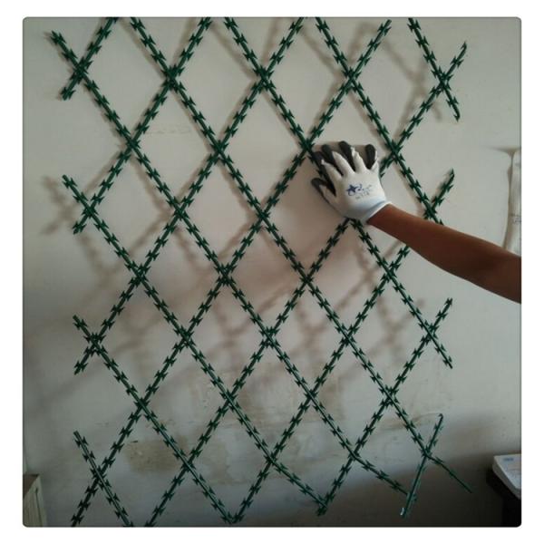 Silver Industrial 100x150 BTO-18 Welded Razor Mesh For Fence Protect