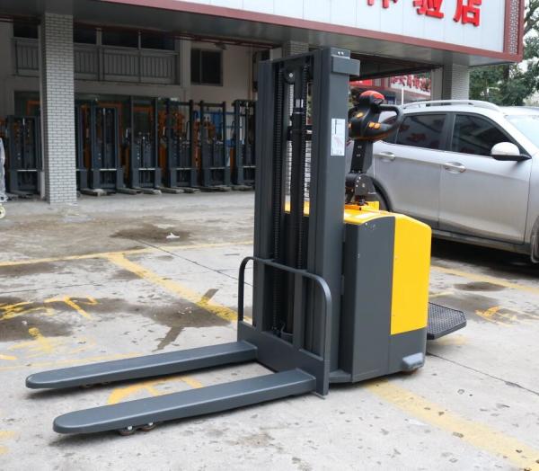 3.5m  Battery Operated Reach Truck , Electric Walkie Forklift With Pedal