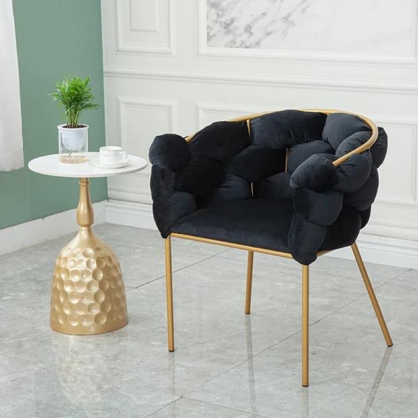 Chaise à manger moderne en velours avec des jambes métalliques - beige