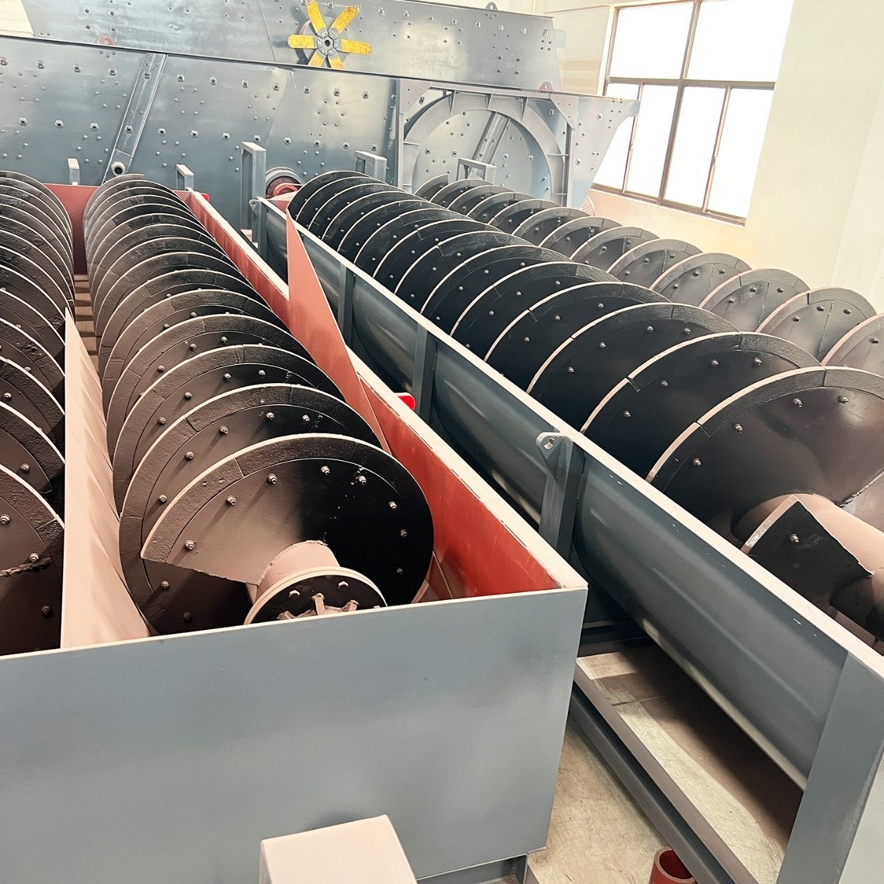 Sell Spiral Sand Washer for Water Consumption 10-300t/H and Screw Diameter 920-1120mm