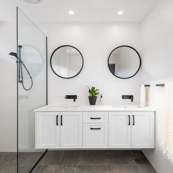 Unique Standing Shaker Style Multi Color Lacquer Bathroom Vanity Set Sanitary