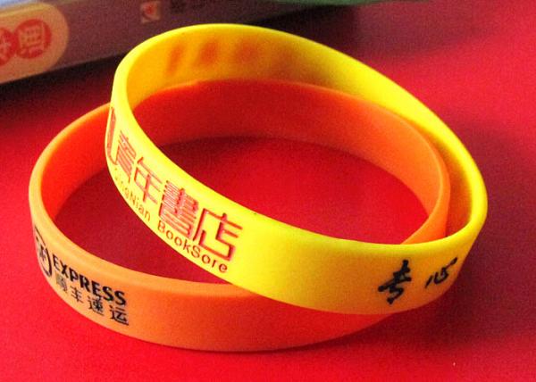 High Safety Cool Silicone Wristbands Advertising Giveaways Delivery On Time