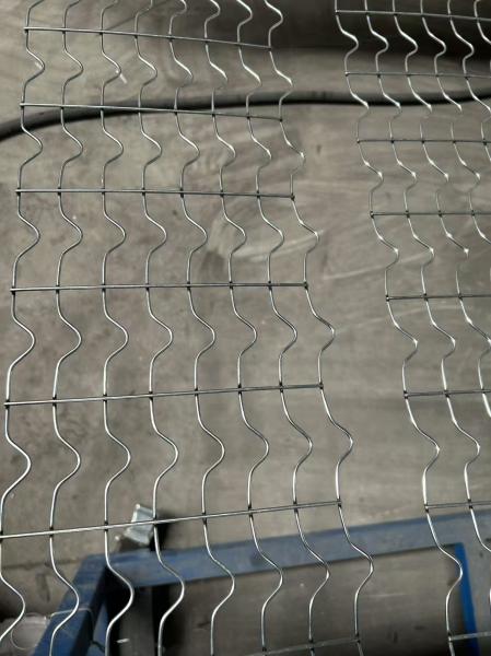Revista de revestimiento de tuberías ISO 9001 con malla reforzada CWC soldada en punto de 2,4 mm
