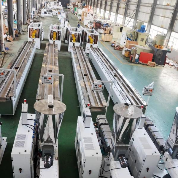 Prix abordable de coût hautement efficace PVC UPVC WPC machine d'extrusion de profilé de fenêtre en plastique machine de fabrication de profilé de cadre de porte