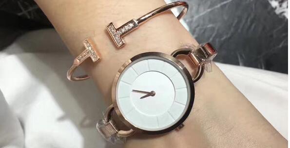 White dial quartz watch Wrist Watch with letter T Ring Ladies' fashion watch