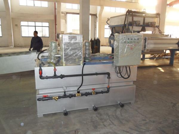 Sistema de dose químico do controle do PLC para o tratamento da água, dissolver químico do pó