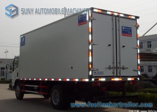ISUZU 4 X 2 Refrigerator Van Truck  8000KG White 6 Wheelers Refrigerator Van Truck