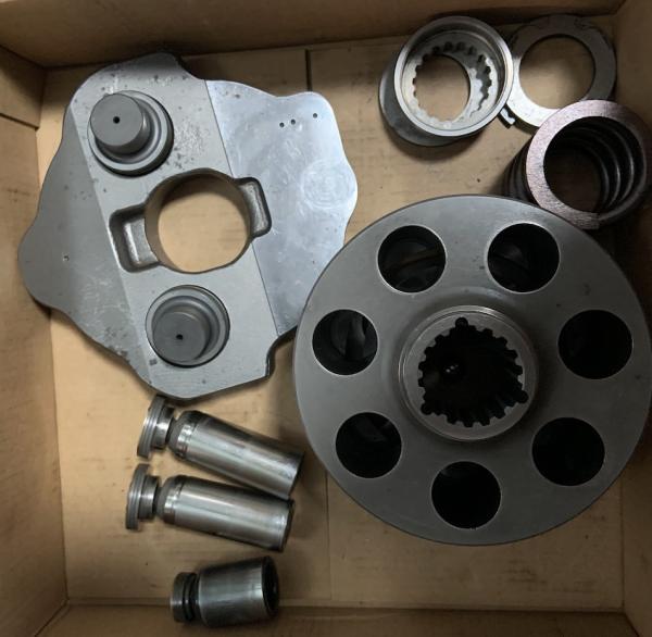 WB97R5 Komatsu Hydraulic Pump Parts Performance Diesel  Camshaft ISO9001
