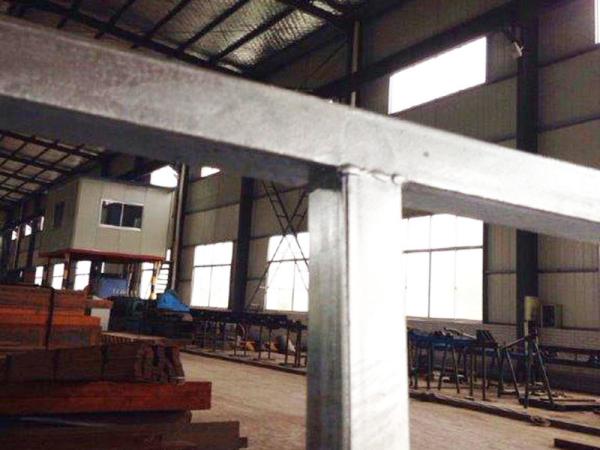 A cerca cinzenta dos carneiros da cor almofada a resistência portátil do alcaloide dos painéis da jarda do gado