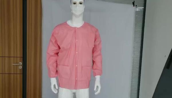 S&J Wholesale dental pink disposable hospital gown non woven women lab jacket Breathe Cool and Strong, No-Wrinkle Lab jacket