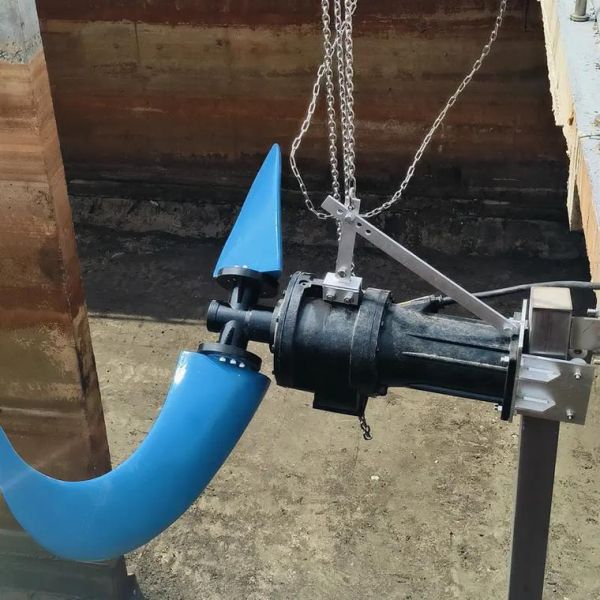 Submersible thruster