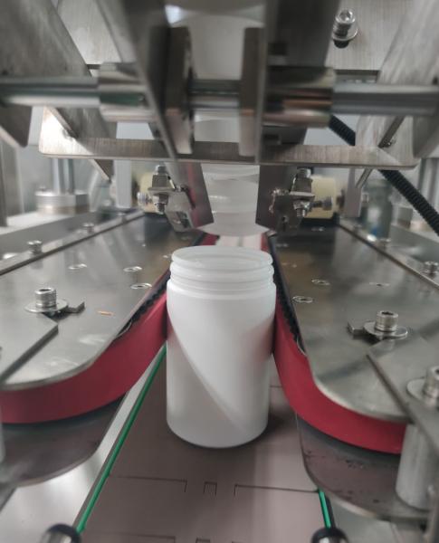Automatic Linear Screw Capping Machine For Bottle Pump Head Cover Bottles