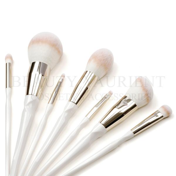 Deluxe White 7 Piece Makeup Brush Set Ultra Soft Fiber Hair Facial Brush Kit