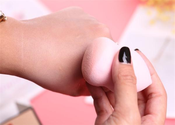 OEM Liquid Cream Egg Shaped Makeup Sponge Custom For Lady Girls