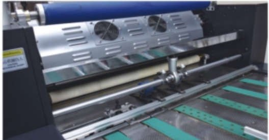 Fully Automatic Plastic Film Laminating Machine YFMA-590mm Format