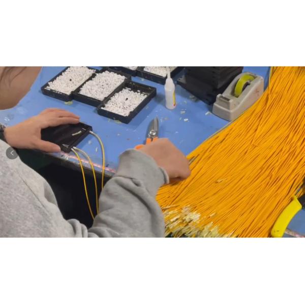 1 * 8-управляемый ABS Box SC APC UPC Multiplexer FTTH Optical PLC Splitter для волокна GPON EPON