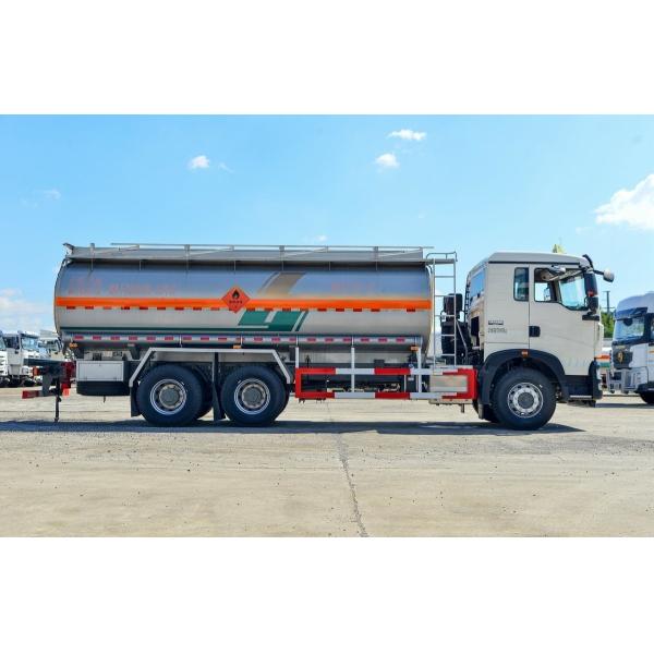 Caminhão-tanque de petróleo seguro e durável de 30 cv Capacidade do tanque para transporte de produtos petrolíferos