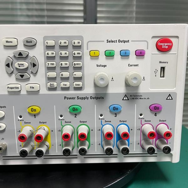 600 W 4Slot Modular Agilent N6705B DC Power Analyzer Mainframe