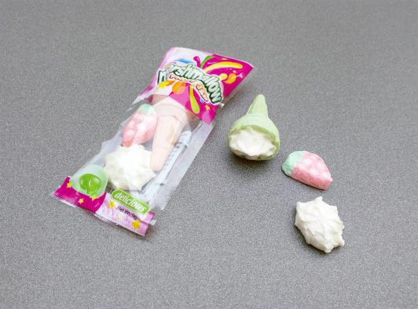 Os doces engraçados 3 in-1 do marshmallow da forma provam deliciosos e doces