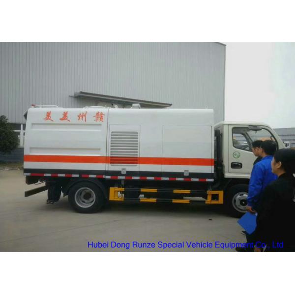 Truck Mounted Road Guardrail Sweeper For Road Fence Cleaning With Brushes 1000L Water