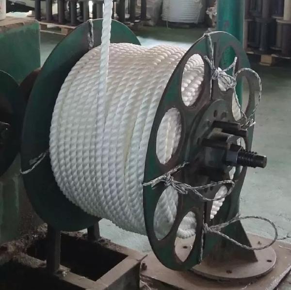 Cuerdas de amarre de cables marinos UHMWPE / poliéster para amarre general de buques
