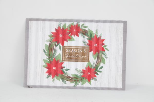 Ornamentações metálicas de Natal com cores tradicionais