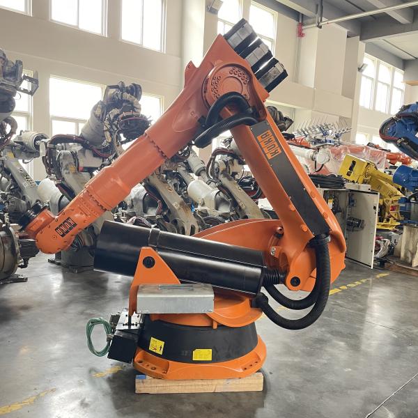 Ось 6 использовала промышленные роботы KUKA KR210-2K